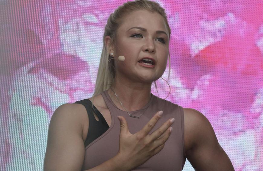 Sophia Thiels neuester Instagram-Post sorgt für ordentlich Gesprächsstoff.