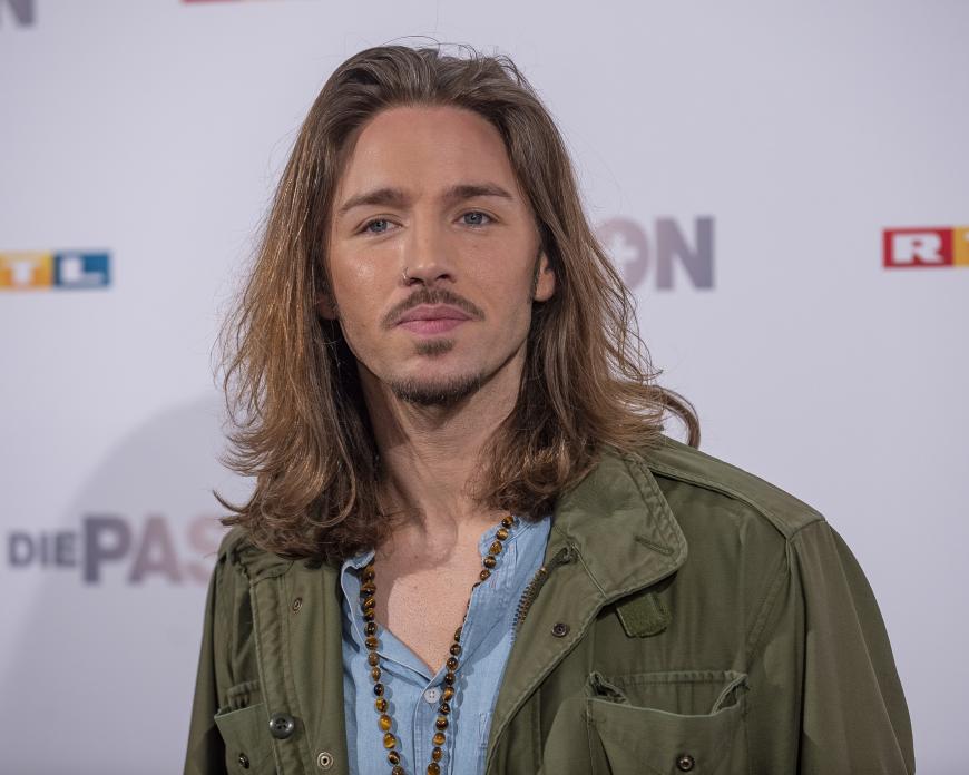 Gil Ofarim enthüllt in seinem neuen Buch neue Details über sein Leben.
