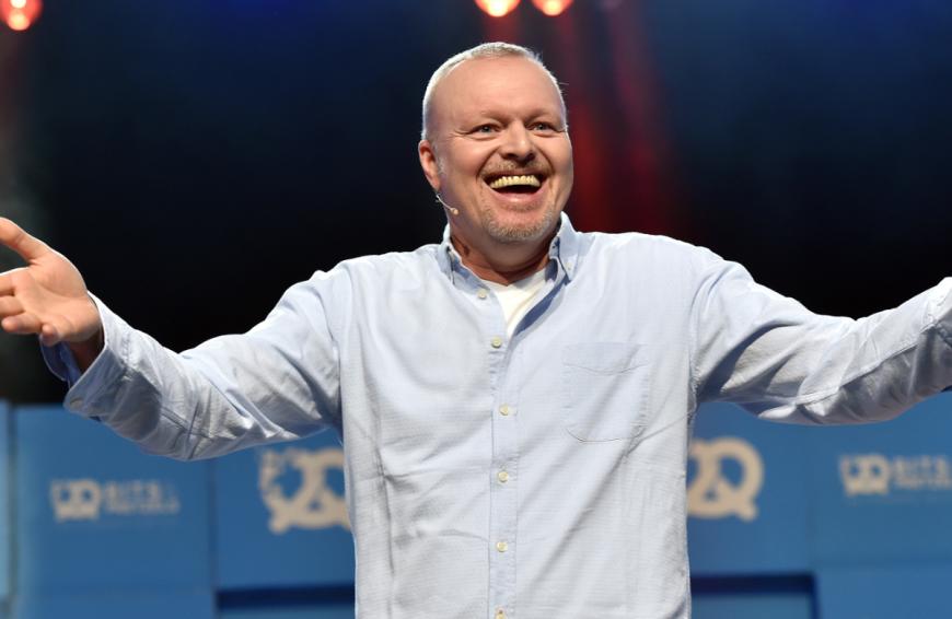 Im Dezember 2015 war dann Schluss: Mit Stefans Raab TV-Aus ging eine Ära zuende. Seither ist die TV-Legende nur noch hinter den Kameras als Produzent aktiv.