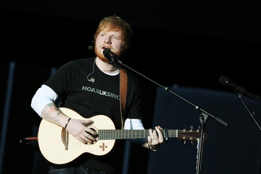 Auf seiner Gedenkfeier sang Ed Sheeran für ihn und brach dabei in Tränen aus.