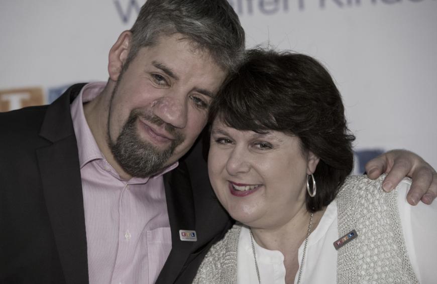 Iris Abel hat sich für das neue Jahr viel vorgenommen, wofür sie von Ehemann Uwe offenbar belächelt wird: