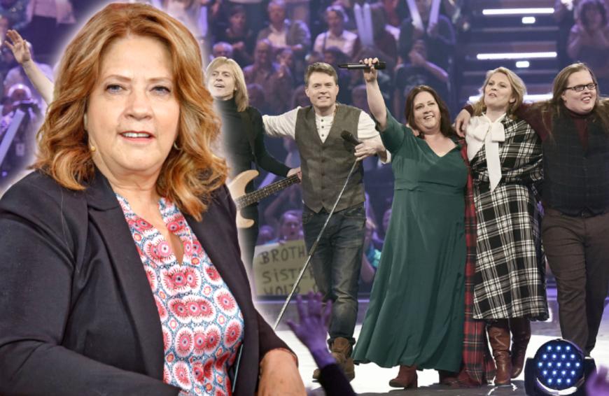 Kürzlich plauderte Kathy Kelly über ihr Verhältnis zu ihren Geschwistern.