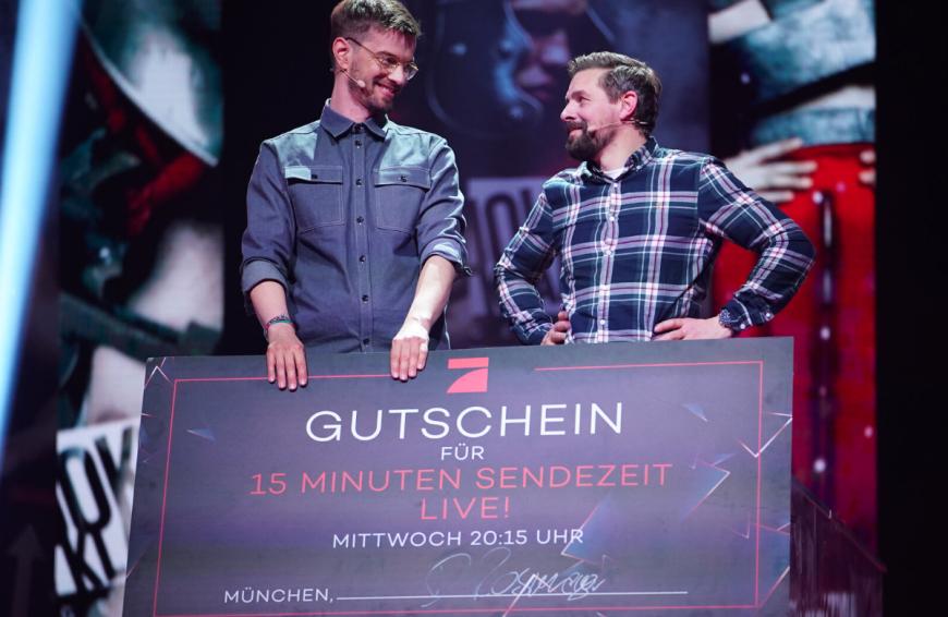 Joko Winterscheidt und Klaas Heufer-Umlauf haben sich selbst übertroffen: Für ihre gewonnen ProSieben-Sendezeit stellten sie eine Doku über den Pflegenotstand auf die Beine.