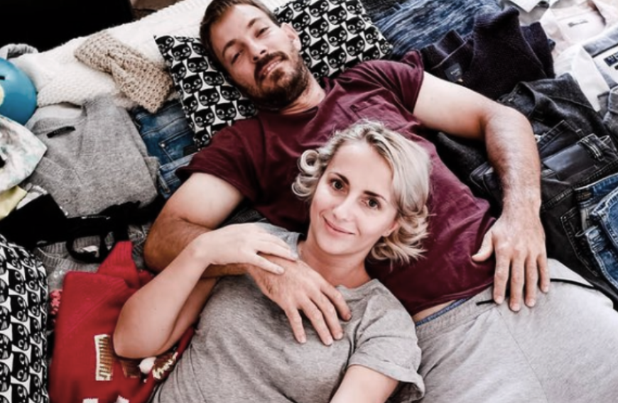 Die frischgebackenen Eltern Gerald und Anna Heiser schweben mit ihrem Sohnemann auf Wolke 7.