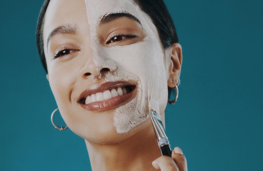 Eine tolle Ergänzung zur Anti-Aging-Pflege ist eine Maske. Wir haben ein Produkt entdeckt, das Falten den Garaus macht!
