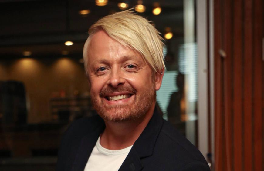 Was ist mit Ross Amntonys Gesicht passiert?