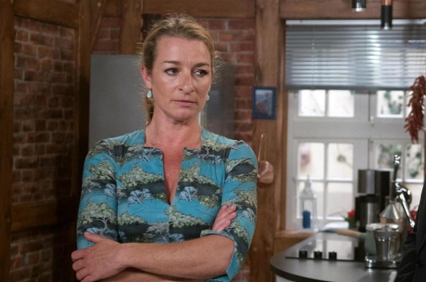 Die Serienfigur Carla Saravakos in der Kultserie