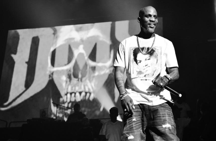 Im Alter von nur 50 Jahren starb Rap-Legende DMX am 9. April 2021. Der Musiker, der mit bürgerlichem Namen Earl Simmons hieß, soll zuvor eine Überdosis Drogen genommen haben. Daraufhin erlitt er einen Herzanfall und musste im Krankenhaus künstlich beatmet werden.