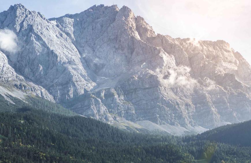 In Bayern gibt es eisige Minus-Werte bis zu -18 Grad! Besonders an der Zugspitze werde die kältesten Temperaturen gemessen!