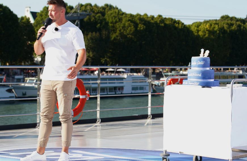 Jetzt verriet Ramon Roselly, dass es schon bald ein Wiedersehen mit ihm geben wird! Zuletzt war er in der diesjährigen DSDS-Staffel zu sehen, als er Pop-Titan Dieter Bohlen während der Castings überraschte. Auch im Finale war er mit von der Partie.