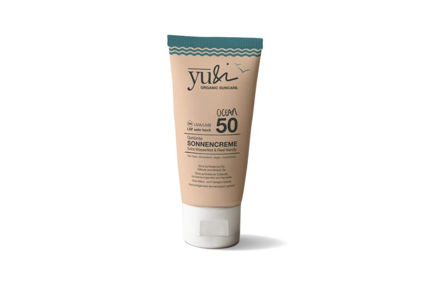 Die ″Ocean – Getönte Sonnencreme″ von yu&i kombiniert Sonnenschutz und Make-up in einem einzigen Produkt.