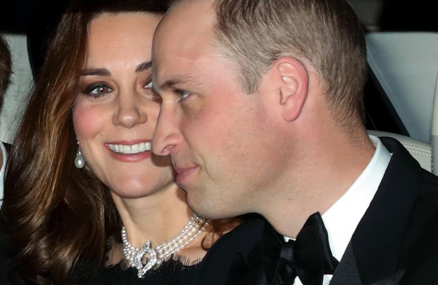 Im Mittelpunkt steht dabei eine Kette, die Kate von der Queen verliehen bekommen hat.