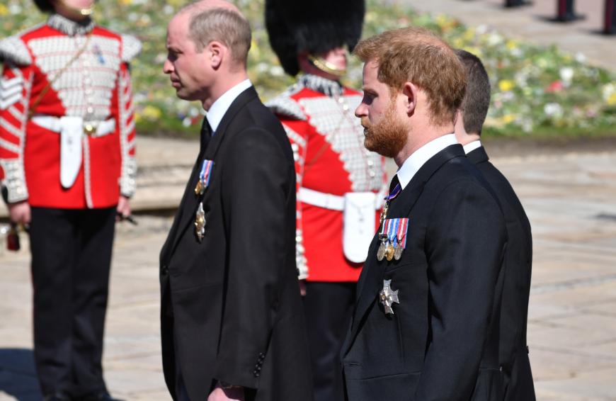 Bei Prinz Philips Trauerfeier wechselten Prinz William und Prinz Harry bedeutende Worte.