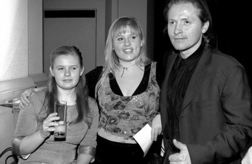 Diese Nachricht ist ein Schock für alle Fans der Kelly Family: Barby Kelly, hier gemeinsam mit Maite und Joey Kelly, ist plötzlich gestorben.