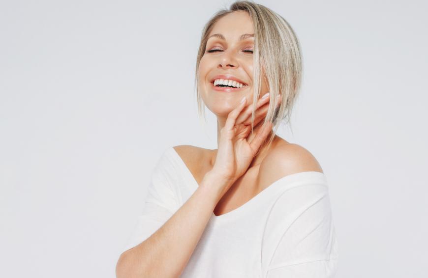 In nur einem Schritt die Haut wie mit einem Make-up perfektionieren und gleichzeitig wie mit einem Feuchtigkeitsserum pflegen? Mit einer gehypten BB Cream ist das möglich.