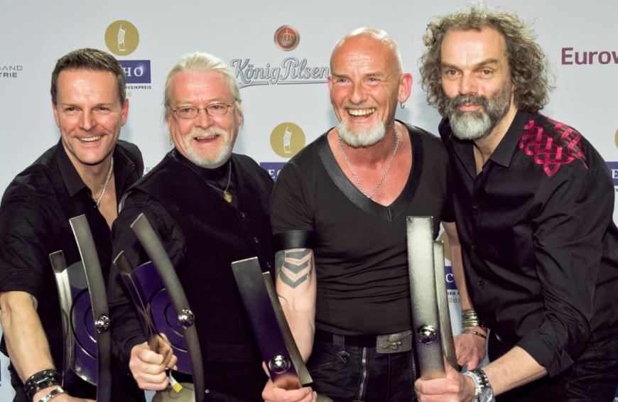 Schlagerband Santiano nimmt selbstverständlich auch an dem Event teil. Auch Seemänner können über die Liebe singen.