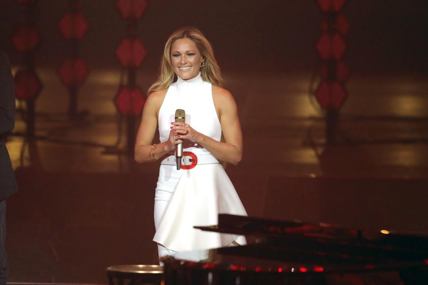 Unterstützend an seiner Seite stehen Musikgrößen wie Helene Fischer...