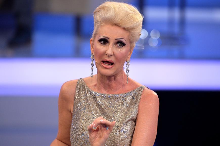 Ihr großes Talent zum Plappern nutzt Desiree geschäftlich. Sie hat einen eigenen Podcast ...