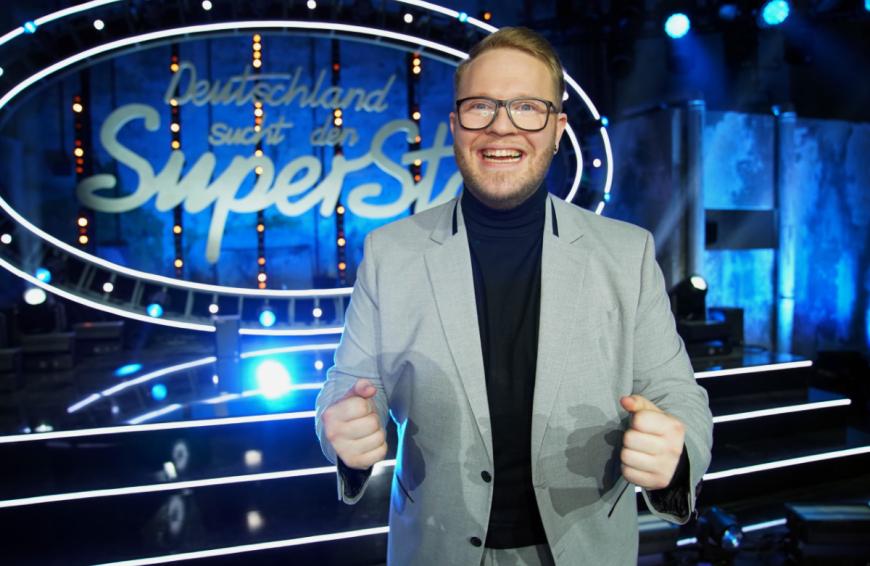 So kennt man Jan-Marten Block während der Show. Sein Rollkragen-Pulli ist mittlerweile schon zu einem kleinen Markenzeichen geworden.