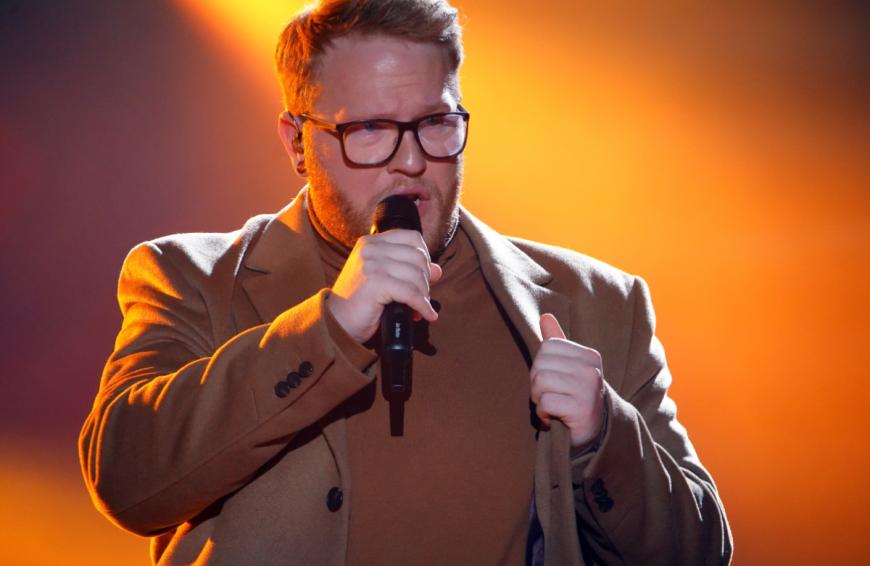 Was ihm immer bleibt ist seine tolle tiefe Stimme, mit der er sich ins Herz der Zuschauer gesungen hat.