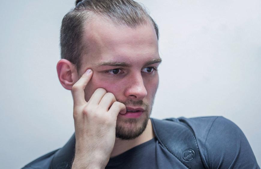 Warum Eric im alter von nur 14 Jahren in die Drogenszene abrutschte, offenbart er nun in einer intimen TVNOW-Doku.