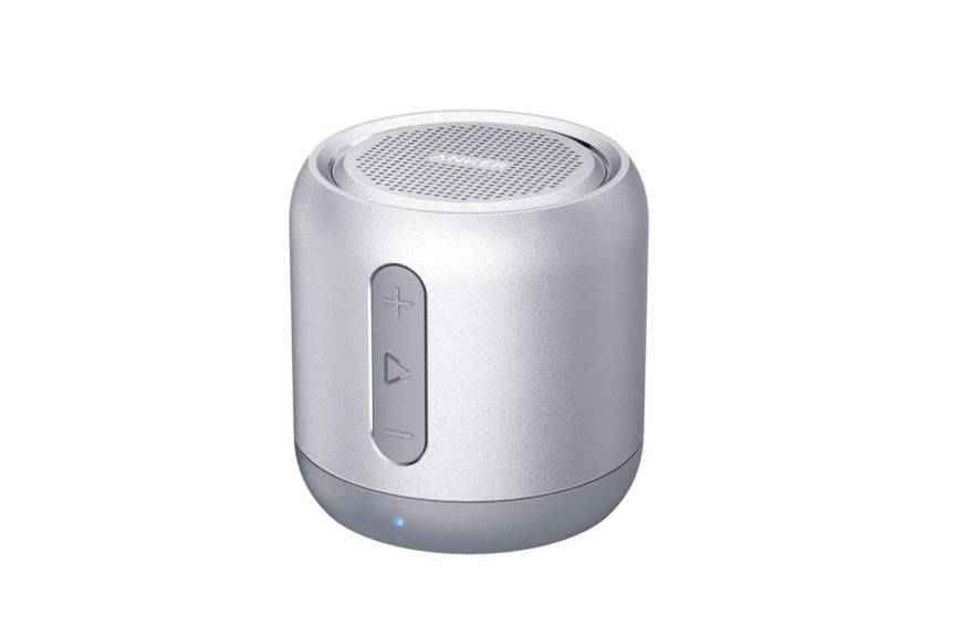 Ob Schlager à la Helene Fischer, oder doch coole Rock-Sounds von The Rolling Stones – dein Daddy ist ein großer Musik-Junkie und dreht gerne die Boxen auf. Praktisch ist dann dieser Bluetooth-Lautsprecher von Anker, den du hier für rund 23 Euro zum Vatertag shoppen kannst.