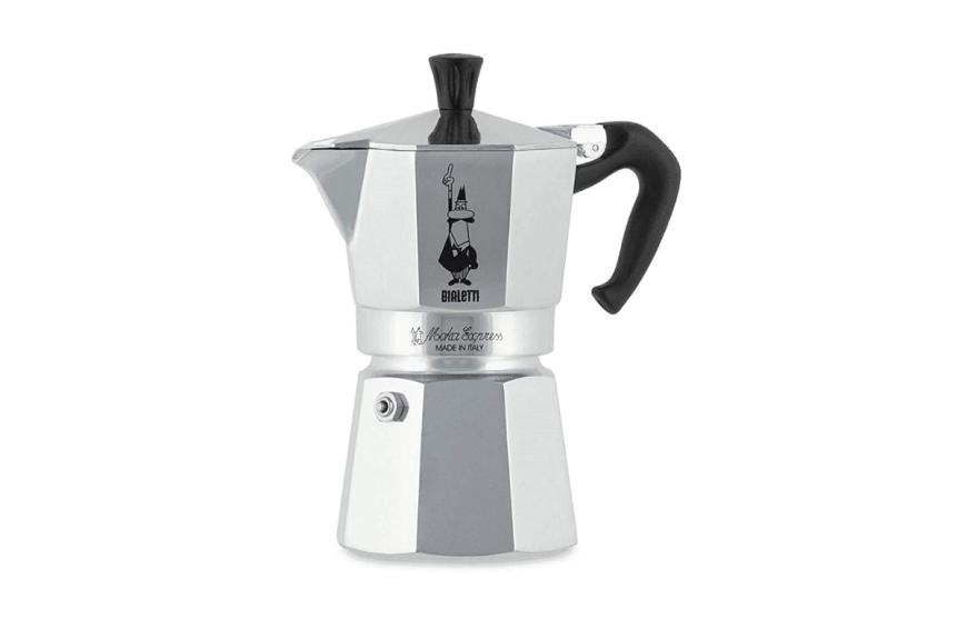 Nichts geht über einen köstlichen Kaffee am Morgen. Mit dem Espressokocher von Bialetti können deine Eltern vollmundigen Kaffee genießen. Hier gibt es die Maschine für circa 26 Euro.