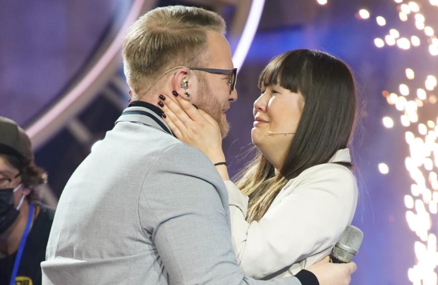 Sie ist die Frau an der Seite von DSDS-Gewinner Jan-Marten Block. Im großen Finale war Yasmin erstmals in der Öffentlichkeit zu sehen, nun stellte der 25-Jährige die Berlinerin auch seiner Community vor.