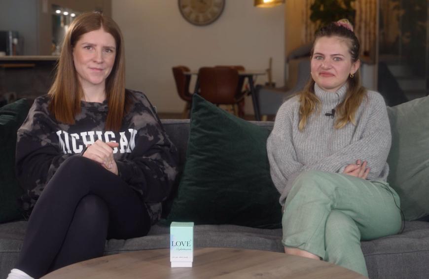 Das "Hyalove"-Serum von Dr. Massing durften die beiden OKmag.de-Redakteurinnen Martina und Nadja jetzt testen.