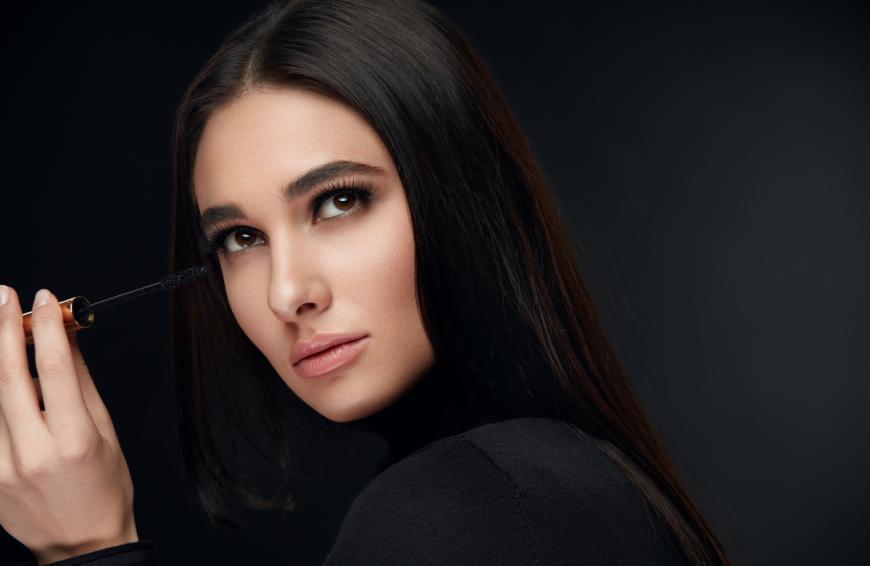 Eine beliebte Mascara sorgt für einen Falsche-Wimpern-Effekt. 