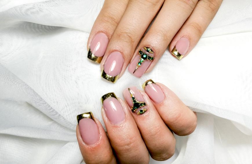 Diesen Sommer erhalten die French Nails einen bunten Anstrich. 