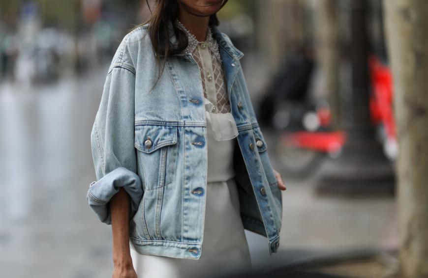 Jeansjacken im Oversized-Look liegen dieses Jahr voll im Trend. Ein Modell von H&M ist besonders beliebt ... 