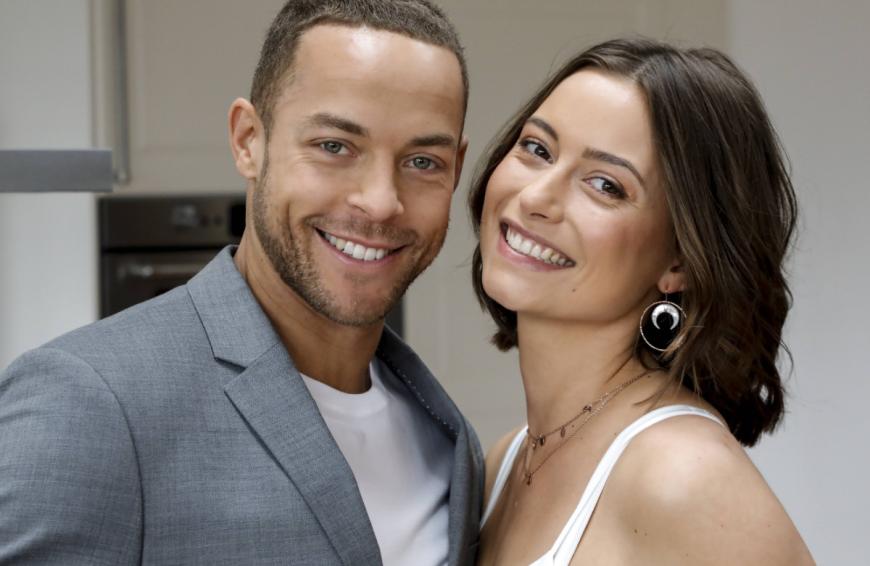 Im November 2020 trennte er sich nach anderthalb Jahren Beziehung von seiner Bachelor-Auserwählten Jennifer Lange.