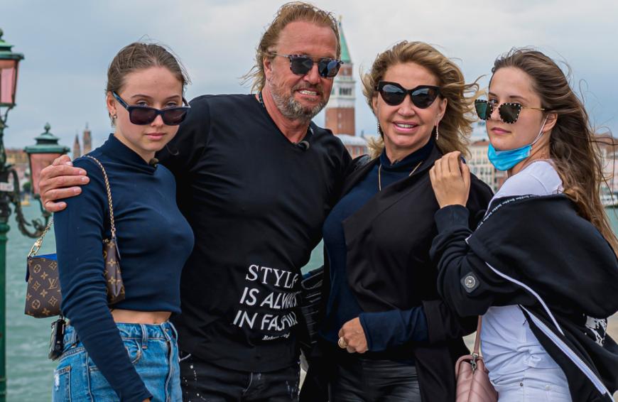Shania, Robert, Carmen und Davina Geiss nehmen ihre Fans seit zehn Jahren mit auf ihr Jetset-Leben.