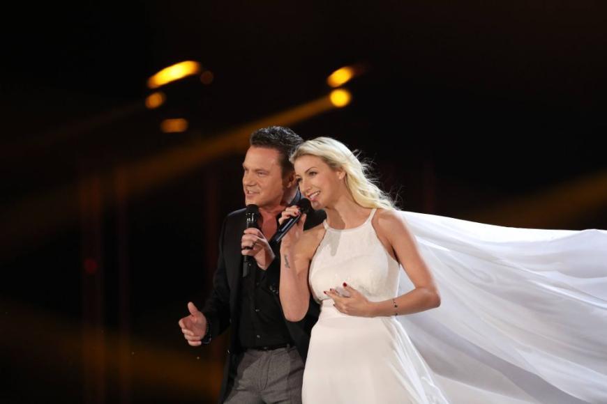 Stefan Mross und seine Frau Anna-Carina Woitschack heirateten live in Florian Silbereisens Show