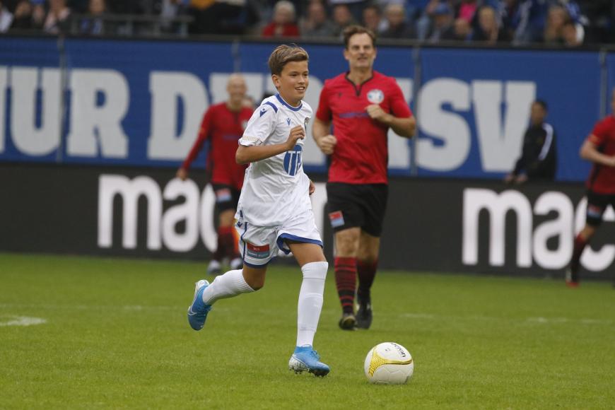 Jetzt zeigten sich die beiden erstmals wieder vereint bei Instagram. Der Grund: Sohn Damian unterschrieb seinen ersten Fußballvertrag.