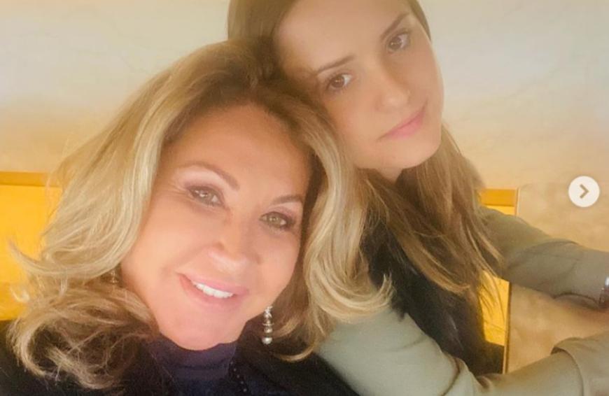 Heiße Blondine Bläst Sich Zum Facial Heiße Blondine Bläst Sich Zum Facial