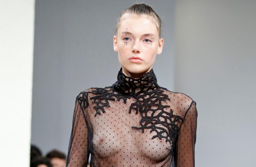 Nachdem sie auf dem Laufsteg mehrerer Fashion-Week-Shows in Berlin zu sehen war, ist sie mittlerweile auch international gefragt. Céline Bethmann läuft in Paris, Mailand oder Barcelona, macht Shootings für die Elle Frankreich und ist