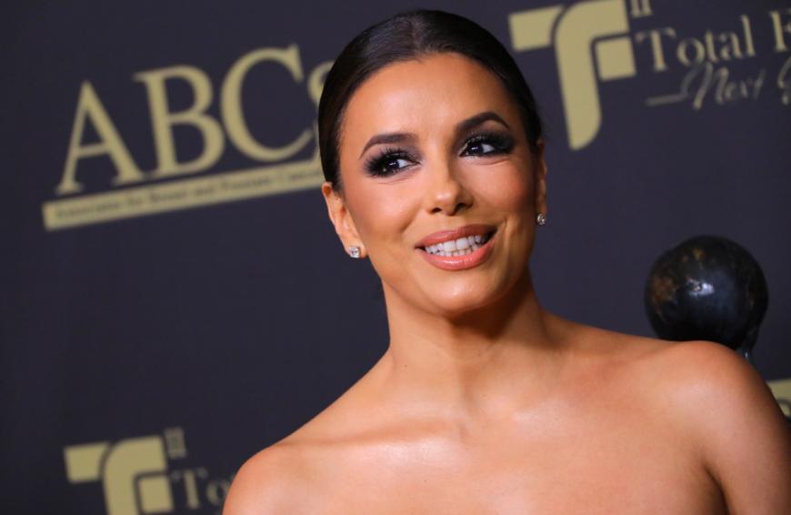 Schauspielerin Eva Longoria schwört ebenfalls auf das Anti-Aging-Serum aus der Drogerie, das wie eine natürliche Injektion wirkt. 