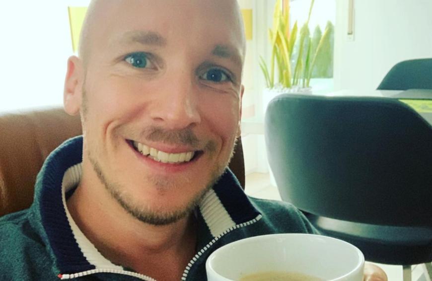 Jetzt zeigte sich der 36-Jährige via Instagram erstmals mit einer neuen Frau an seiner Seite.