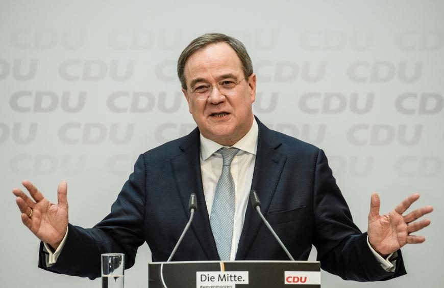 Kein Grund, den Kopf in den Sand zu stecken. Jetzt widmet sie sich ihrer Herzensangelegenheit, der Politik, und trifft sich für einen Talk mit Kanzlerkandidat Armin Laschet.