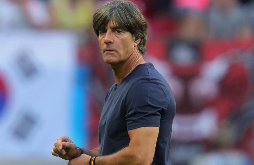 Keine eigenen Kinder. Die ausbleibende Gründung einer eigenen Familie bedauert Jogi Löw heute.
