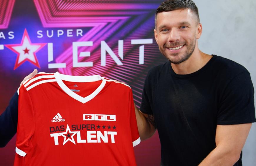 Und nun enthüllte RTL den ersten Juroren: Fußballer Lukas Podolski!