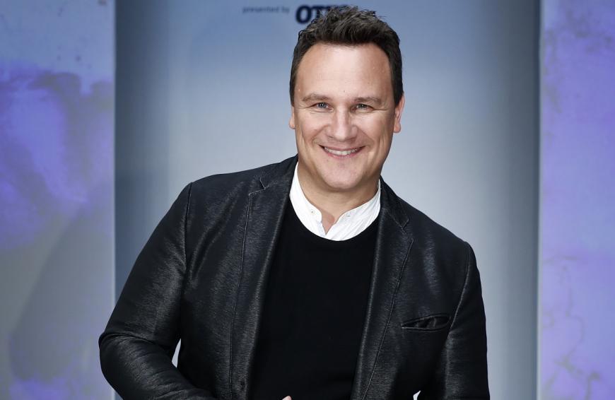 Normalerweise kennt man den Modedesigner stets mit einem Lächeln auf den Lippen.