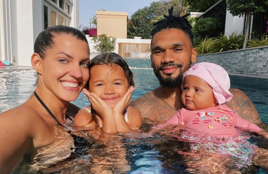 Die Familie Harrison teilt täglich ihr Leben in Dubai mit ihrem Instagram Fans.