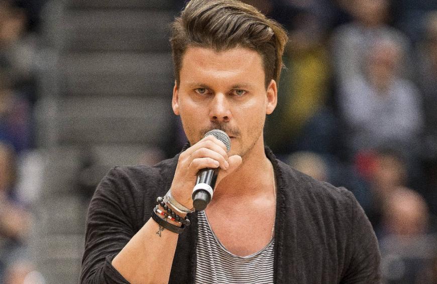Diese soll mit dem Sänger Darius Zander anbandeln.
