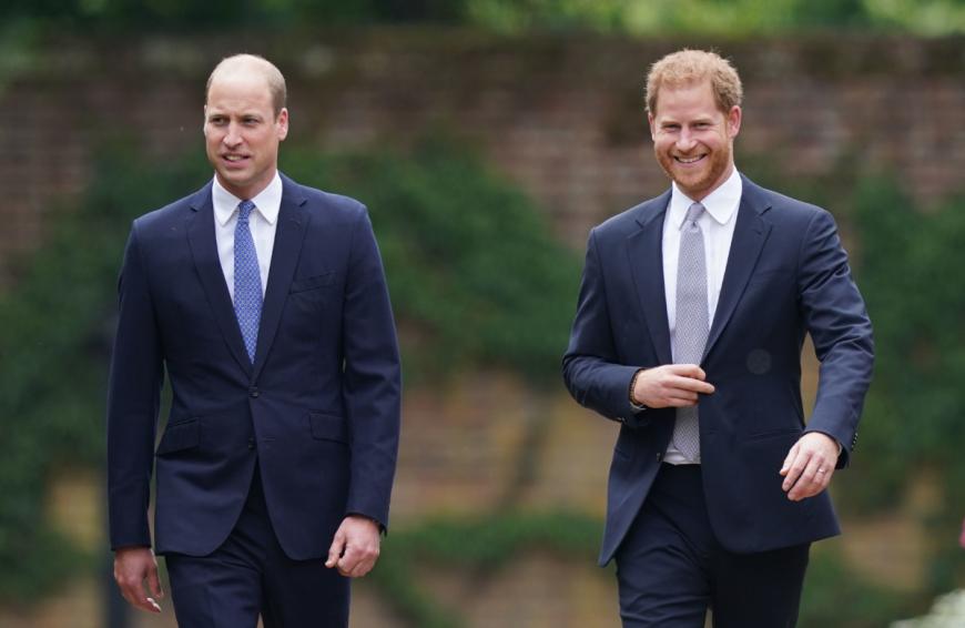 Prinz William und Prinz Harry sind eindeutig die Söhne von Thronfolger Prinz Charles. Doch schon lange halten sich Gerüchte...
