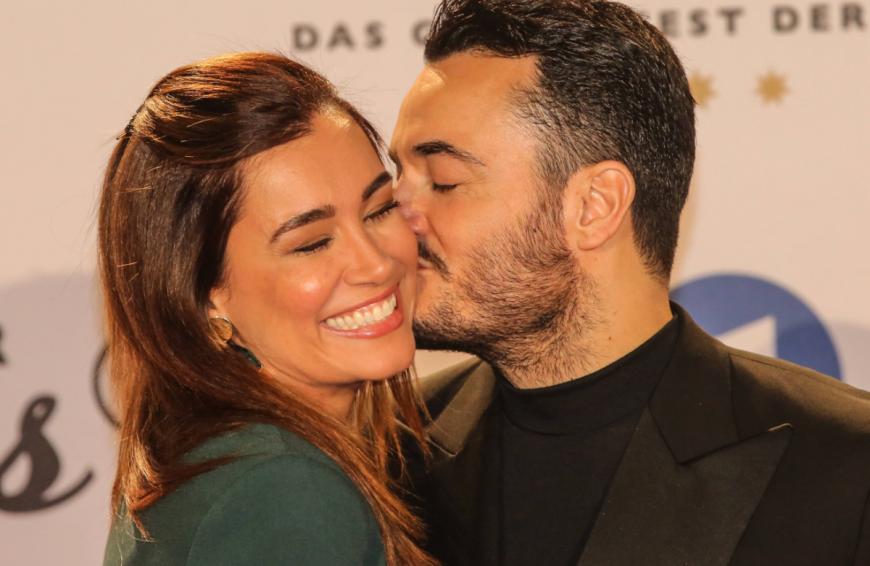 Seit 2005 ist Jana Ina Zarrella mit Musiker Giovanni Zarrella verheiratet. Das Paar hat zwei gemeinsame Kinder.