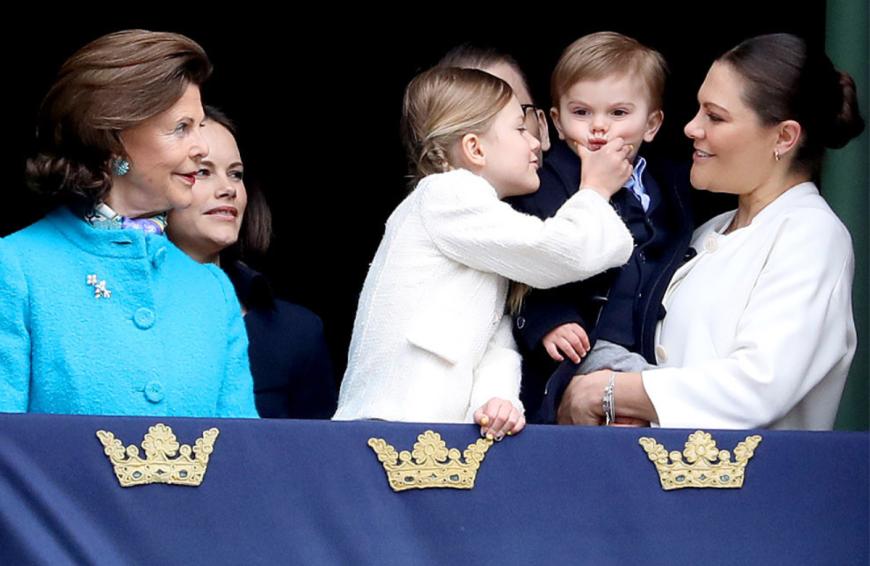 Sonst schien der kleine Prinz oft eher weniger davon zu halten, vor Kameras zu stehen...