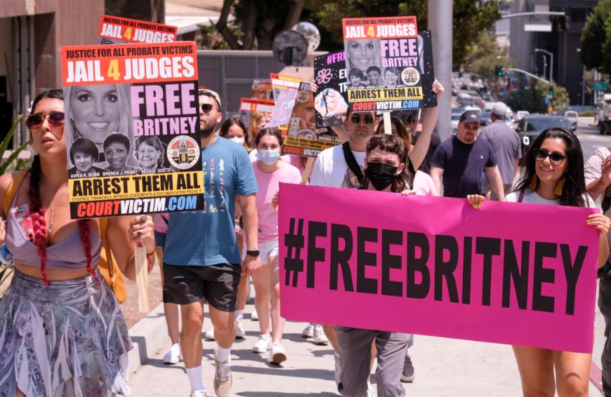 Seit Jahren fordern etliche Fans von Britney Spears die Freiheit der Sängerin.
